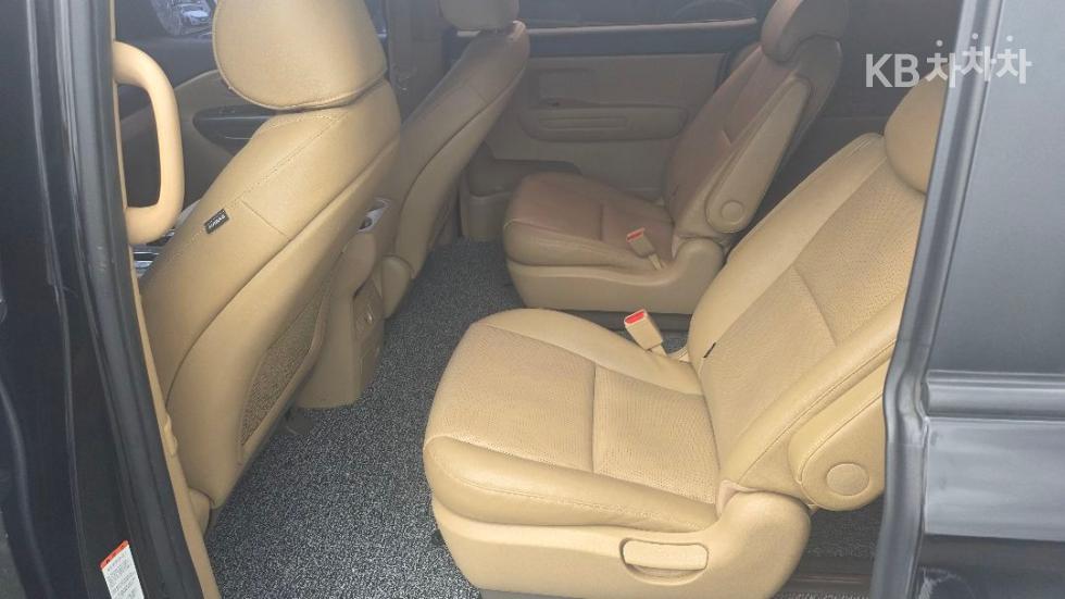 Kia Carnival — miniaturë 16