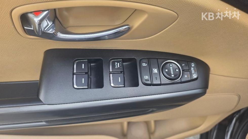 Kia Carnival — miniaturë 18