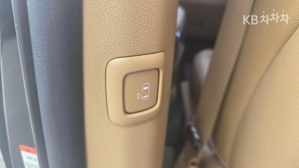 Kia Carnival — miniaturë 19
