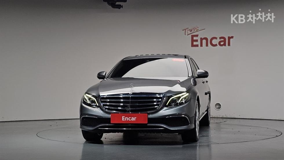 Mercedes-Benz E-klasse — miniaturë 3