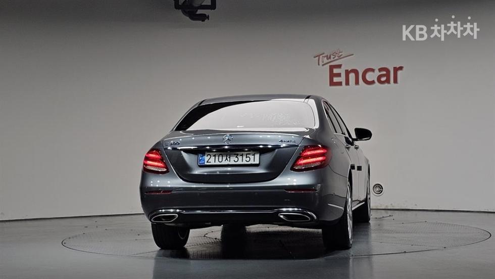 Mercedes-Benz E-klasse — miniaturë 4