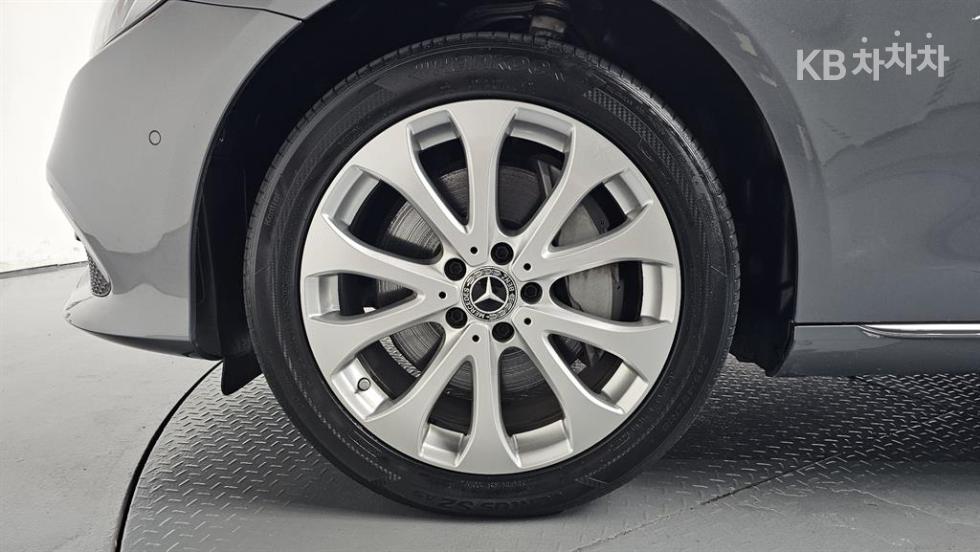 Mercedes-Benz E-klasse — miniaturë 5