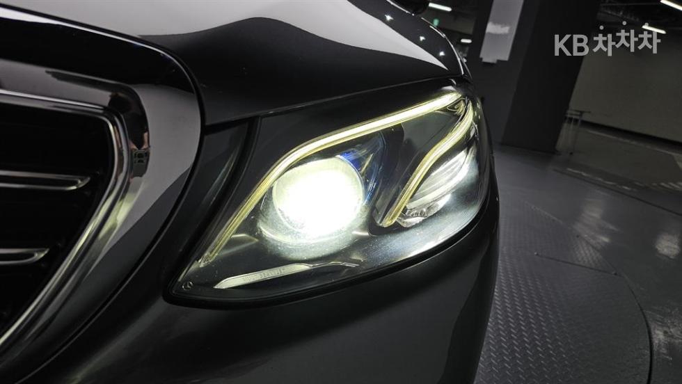 Mercedes-Benz E-klasse — miniaturë 6