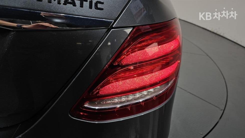 Mercedes-Benz E-klasse — miniaturë 7