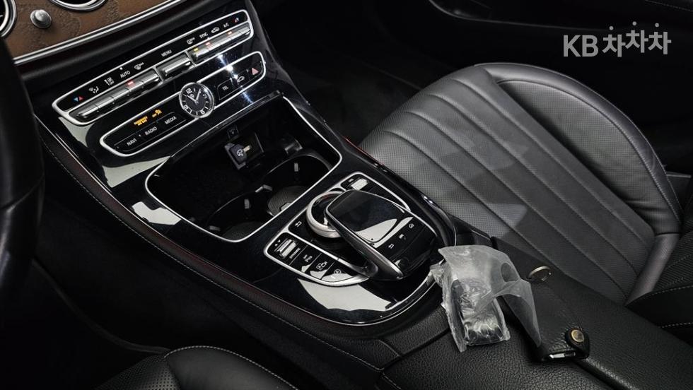 Mercedes-Benz E-klasse — miniaturë 17