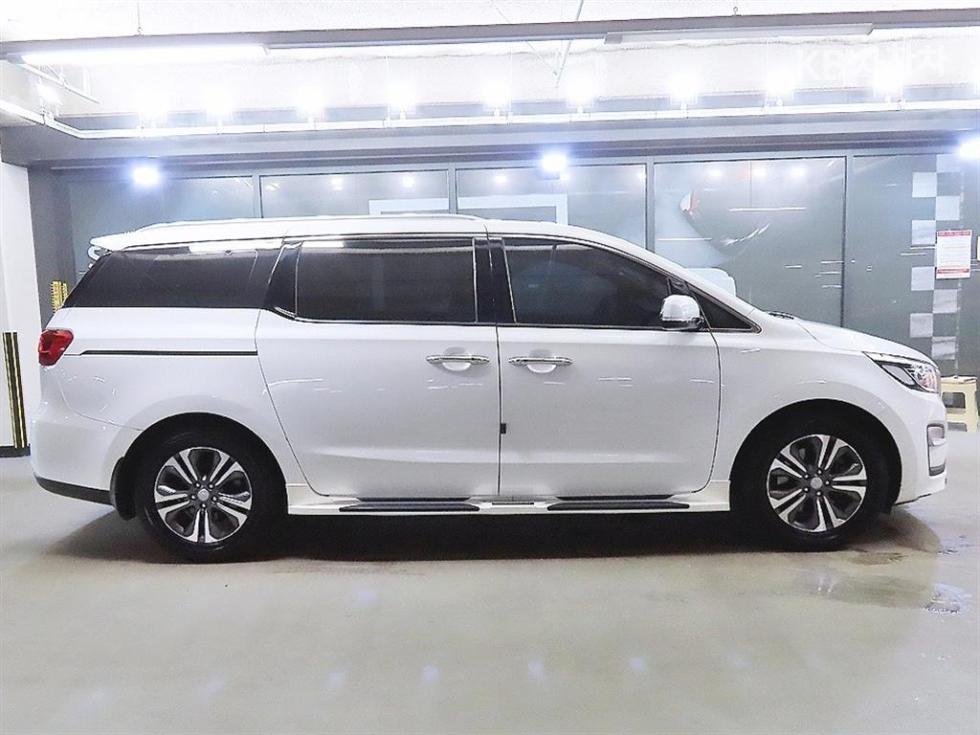 Kia Carnival — miniaturë 3