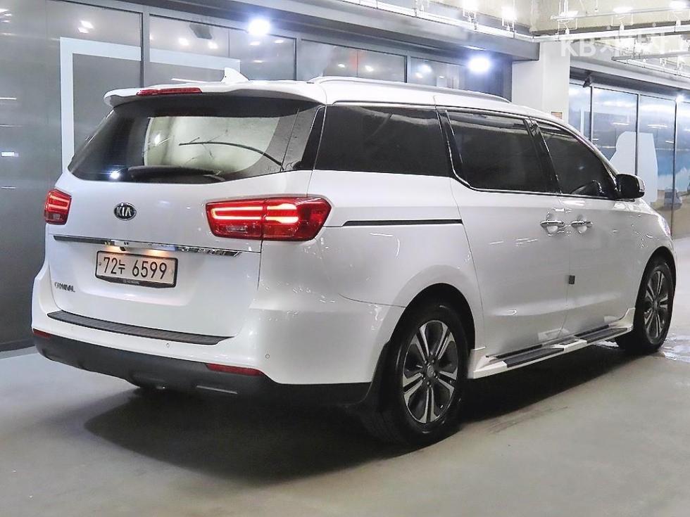 Kia Carnival — miniaturë 4