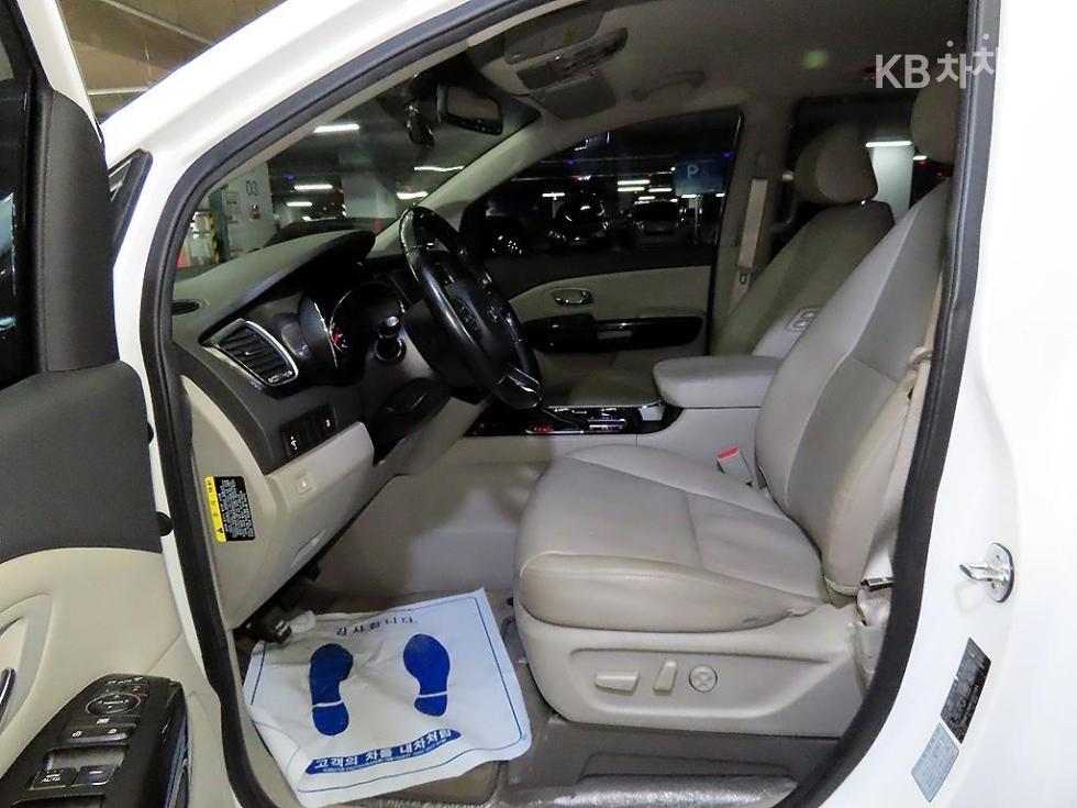 Kia Carnival — miniaturë 6