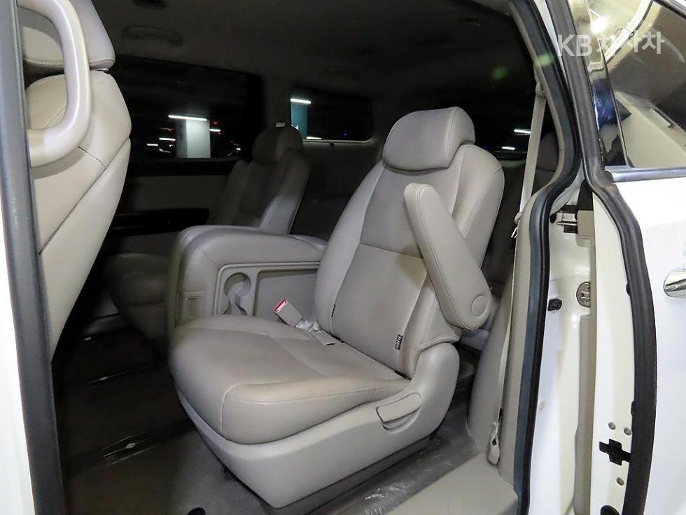 Kia Carnival — miniaturë 7
