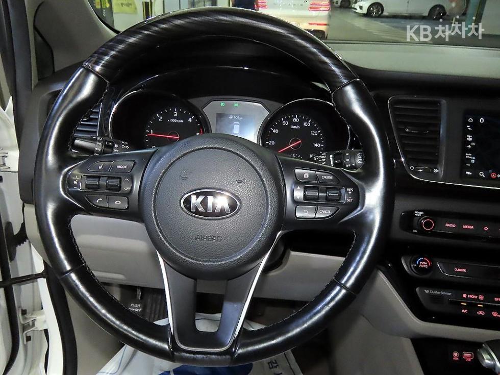 Kia Carnival — miniaturë 8