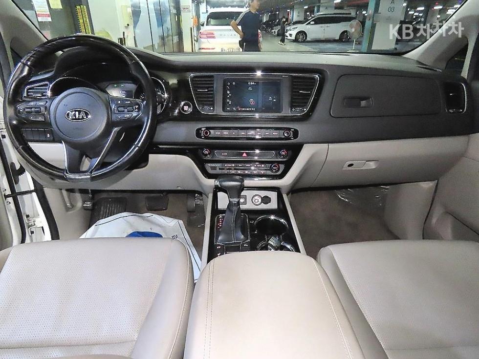 Kia Carnival — miniaturë 10