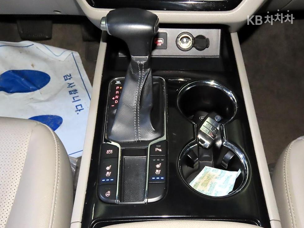 Kia Carnival — miniaturë 12