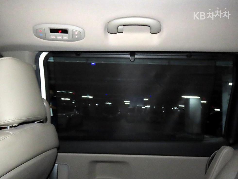 Kia Carnival — miniaturë 14