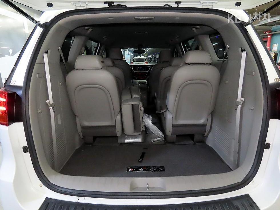 Kia Carnival — miniaturë 17