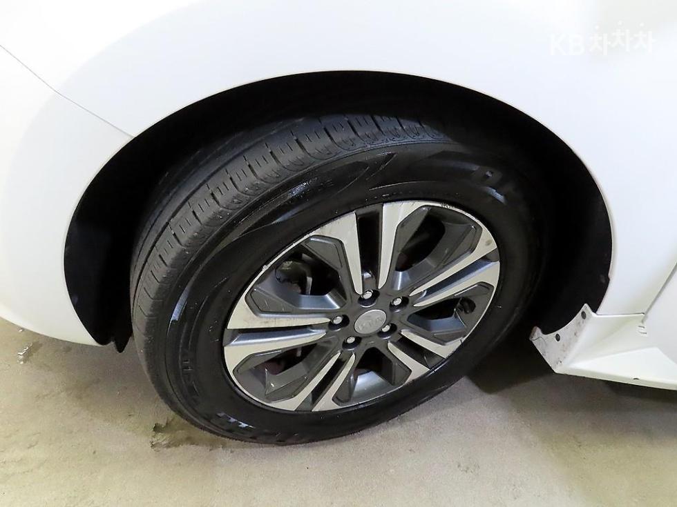 Kia Carnival — miniaturë 20