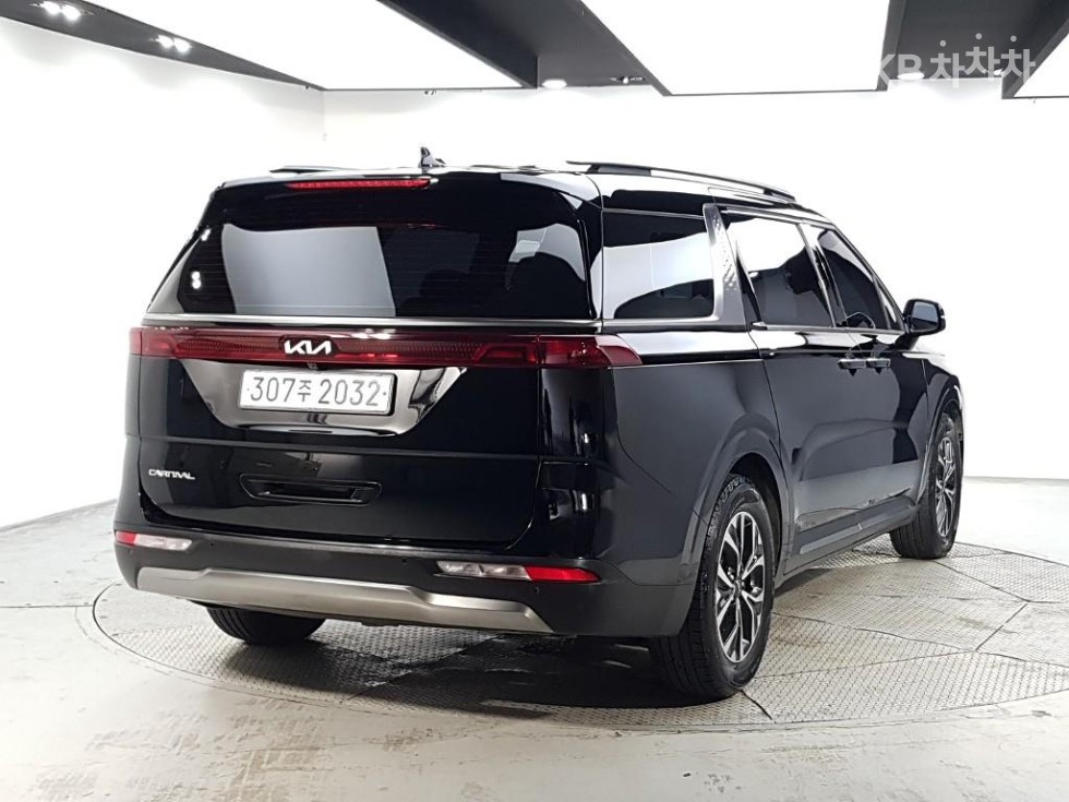 Kia Carnival — miniaturë 4