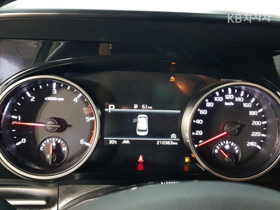 Kia Carnival — miniaturë 7