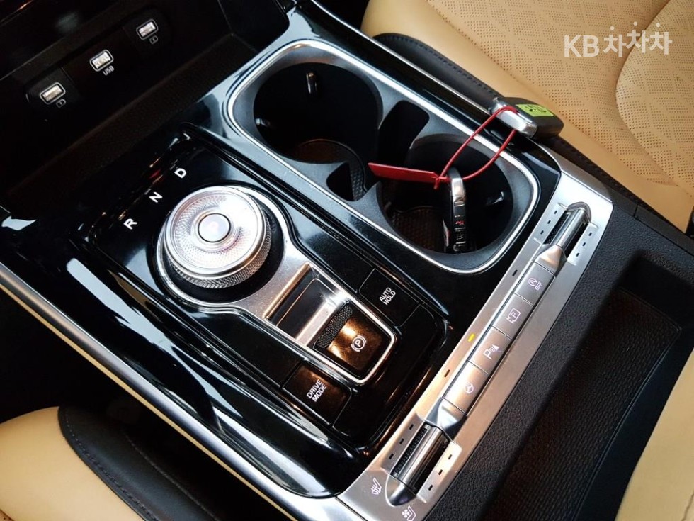Kia Carnival — miniaturë 8