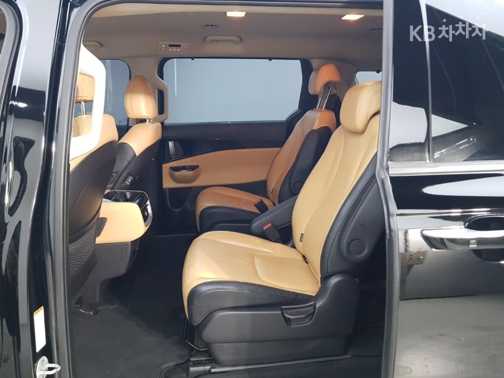 Kia Carnival — miniaturë 12