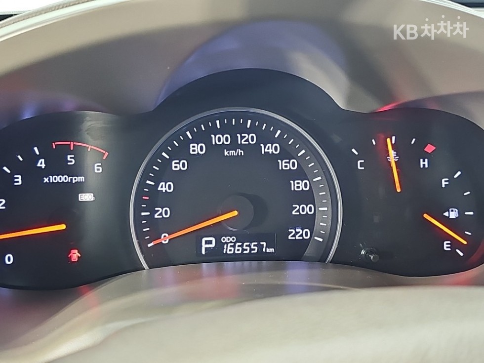 Kia Carnival — miniaturë 7