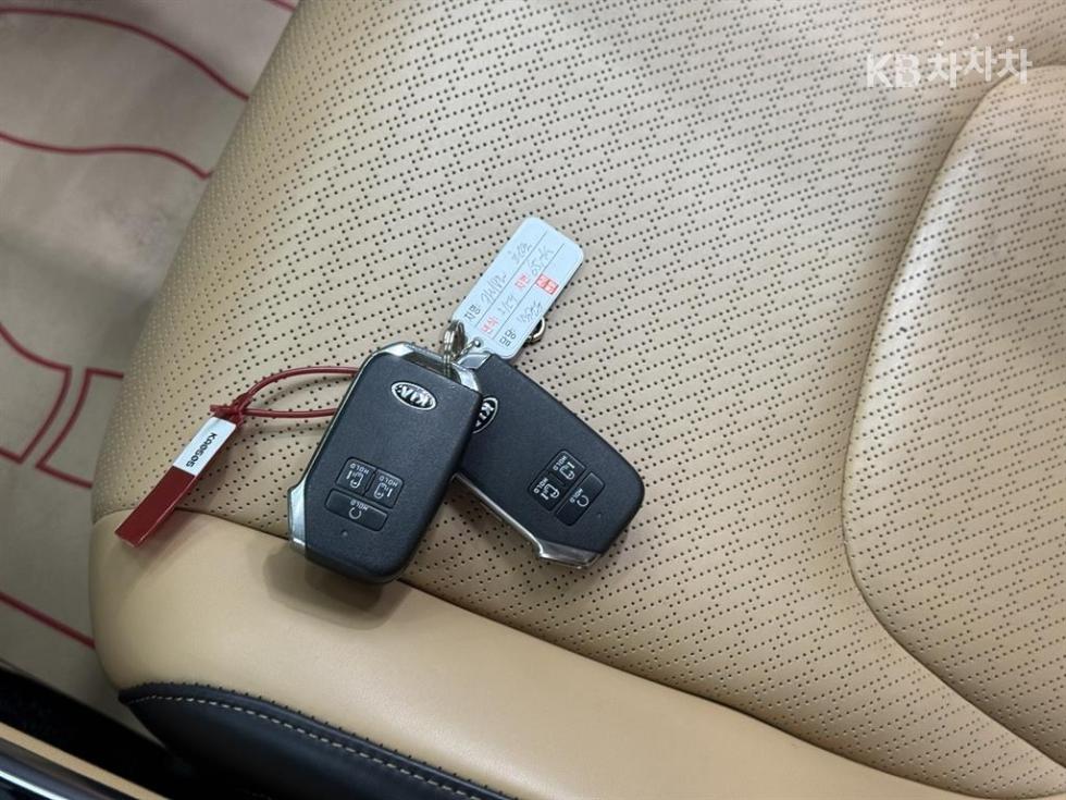 Kia Carnival — miniaturë 14
