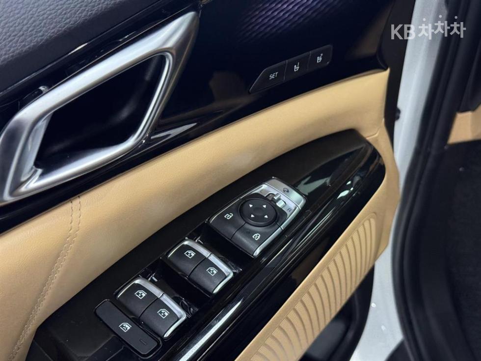 Kia Carnival — miniaturë 15