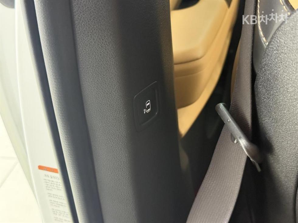 Kia Carnival — miniaturë 18