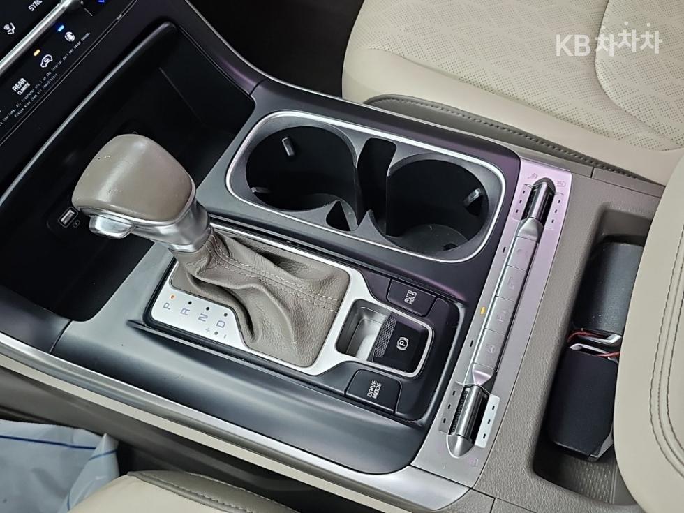 Kia Carnival — miniaturë 8