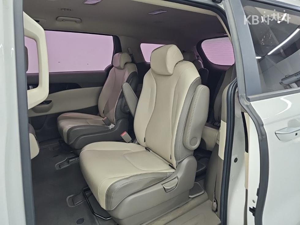 Kia Carnival — miniaturë 12