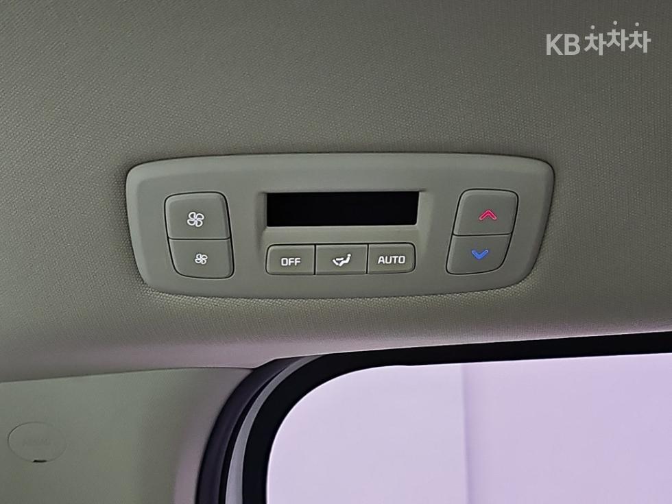 Kia Carnival — miniaturë 13