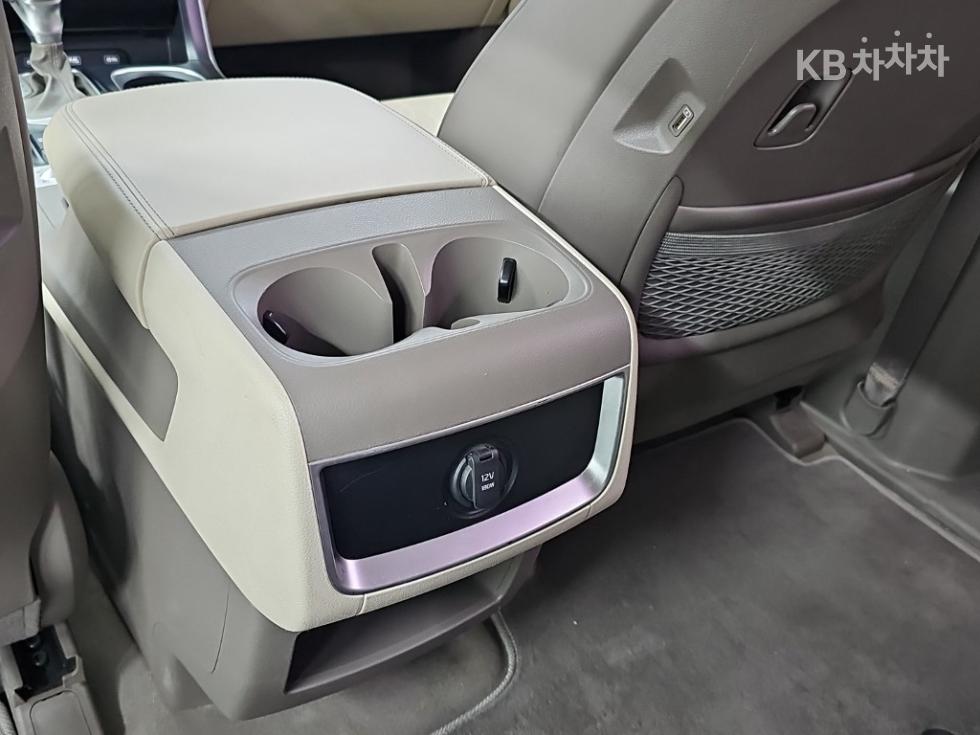 Kia Carnival — miniaturë 15