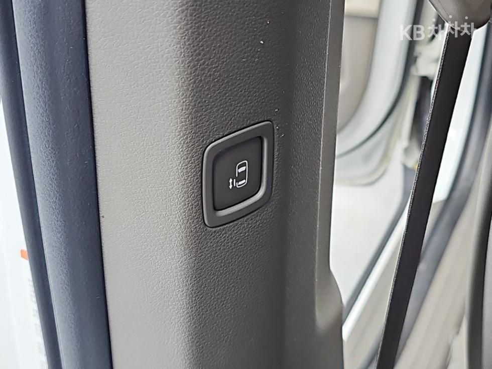 Kia Carnival — miniaturë 16