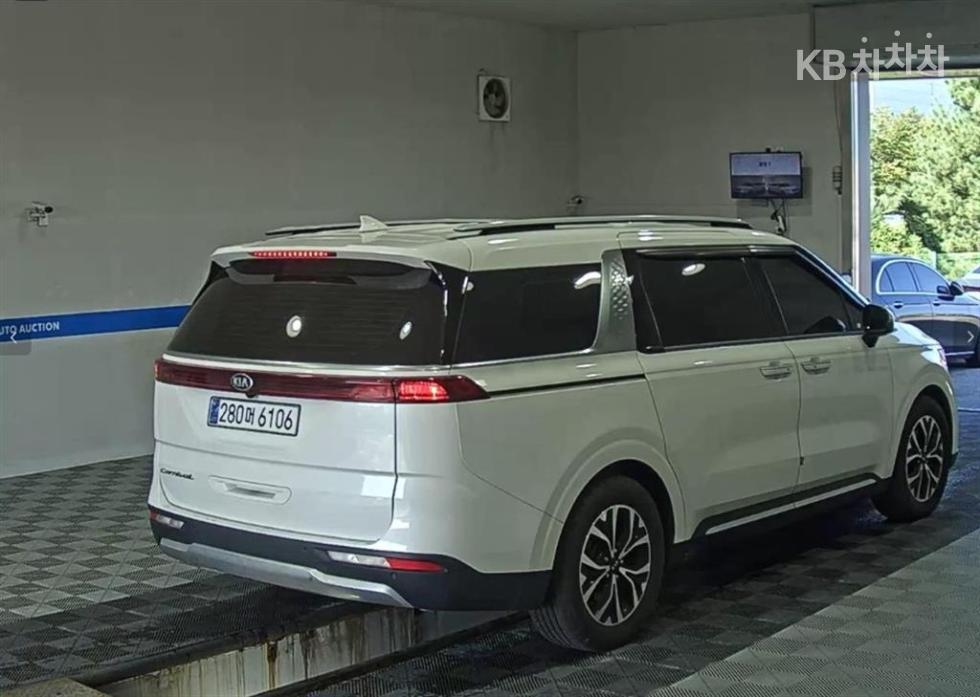 Kia Carnival — miniaturë 4