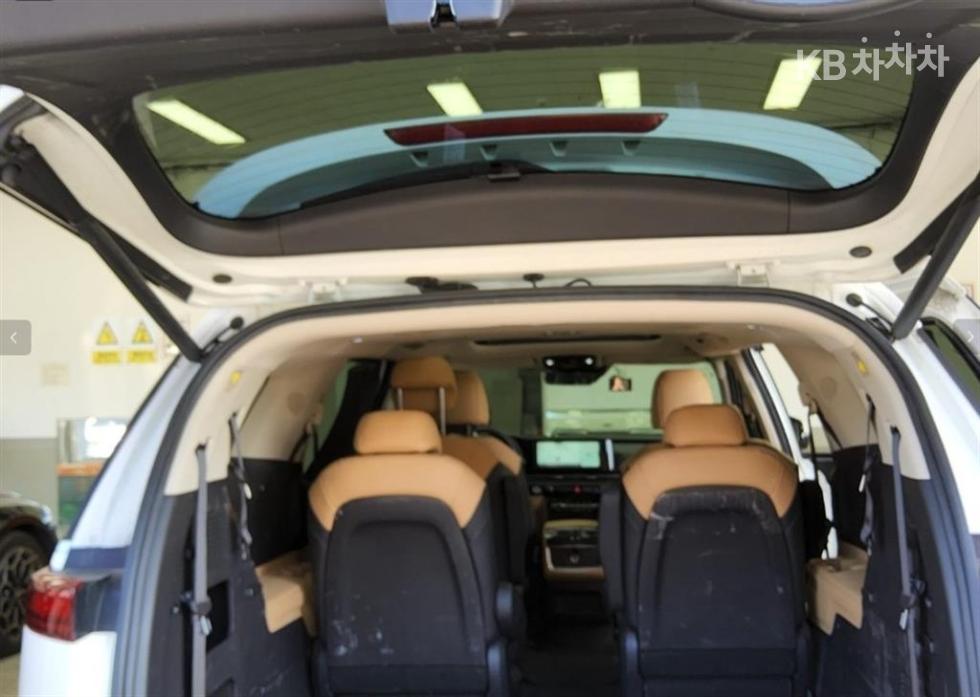 Kia Carnival — miniaturë 10