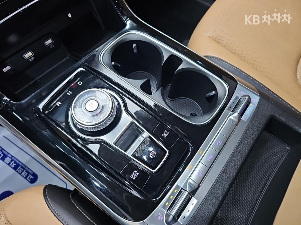 Kia Carnival — miniaturë 8