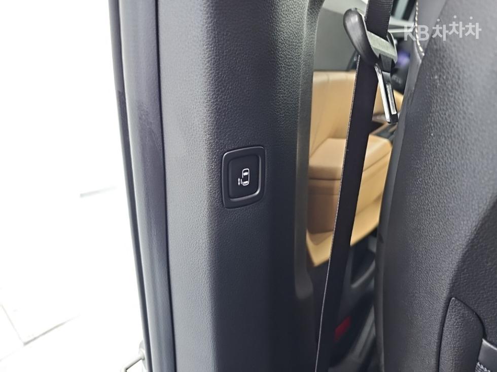 Kia Carnival — miniaturë 16