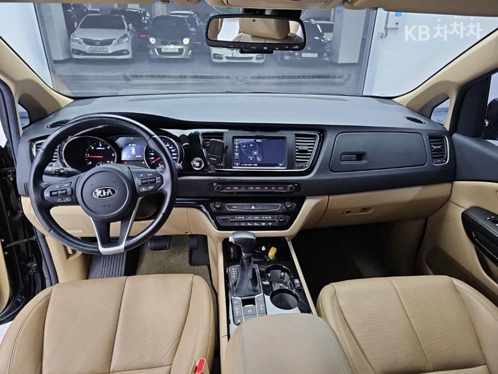 Kia Carnival — miniaturë 7