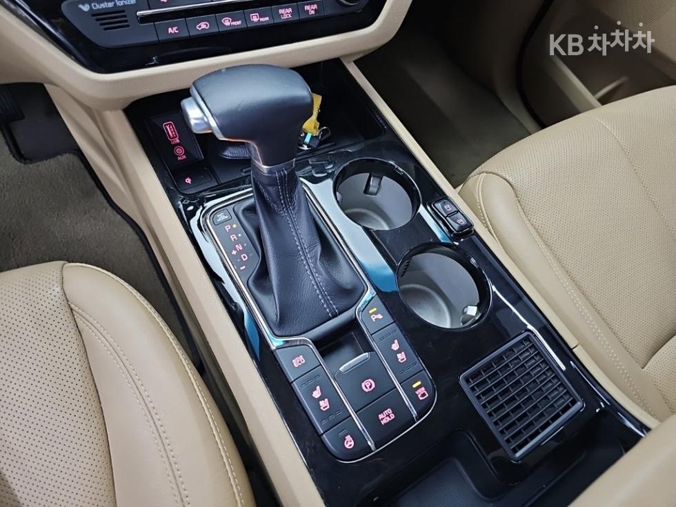 Kia Carnival — miniaturë 8