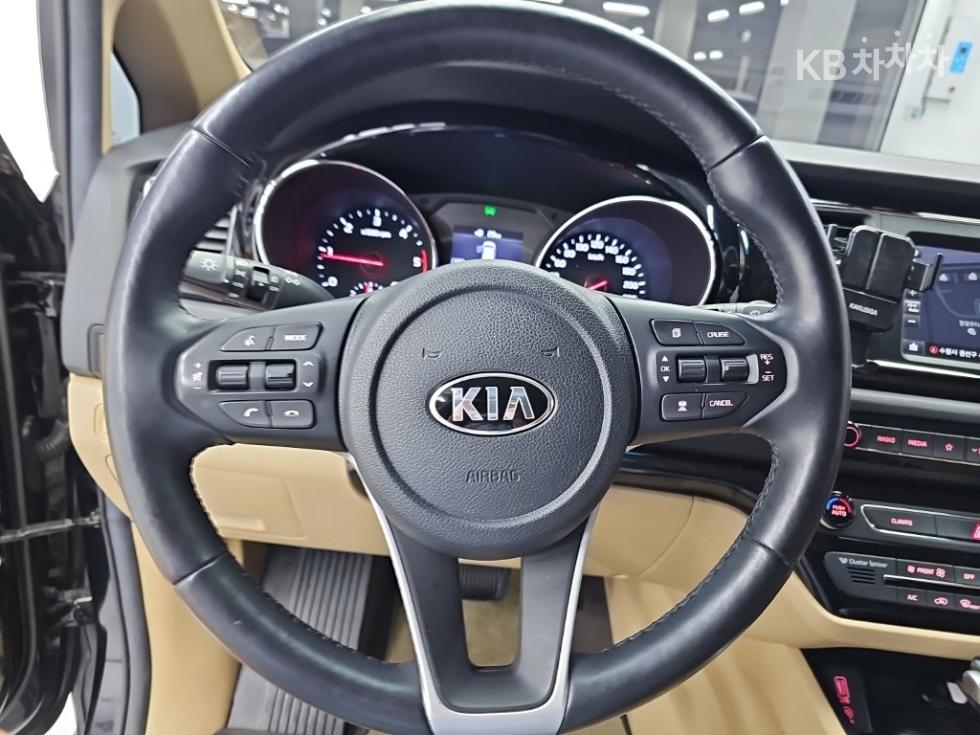 Kia Carnival — miniaturë 9