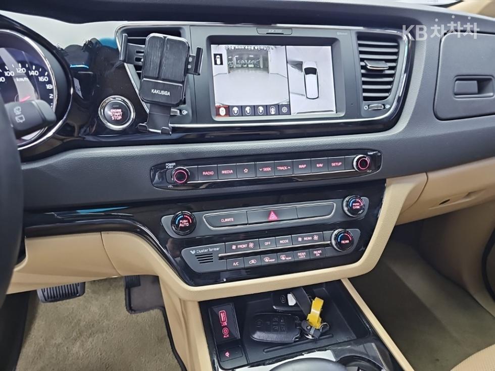 Kia Carnival — miniaturë 10