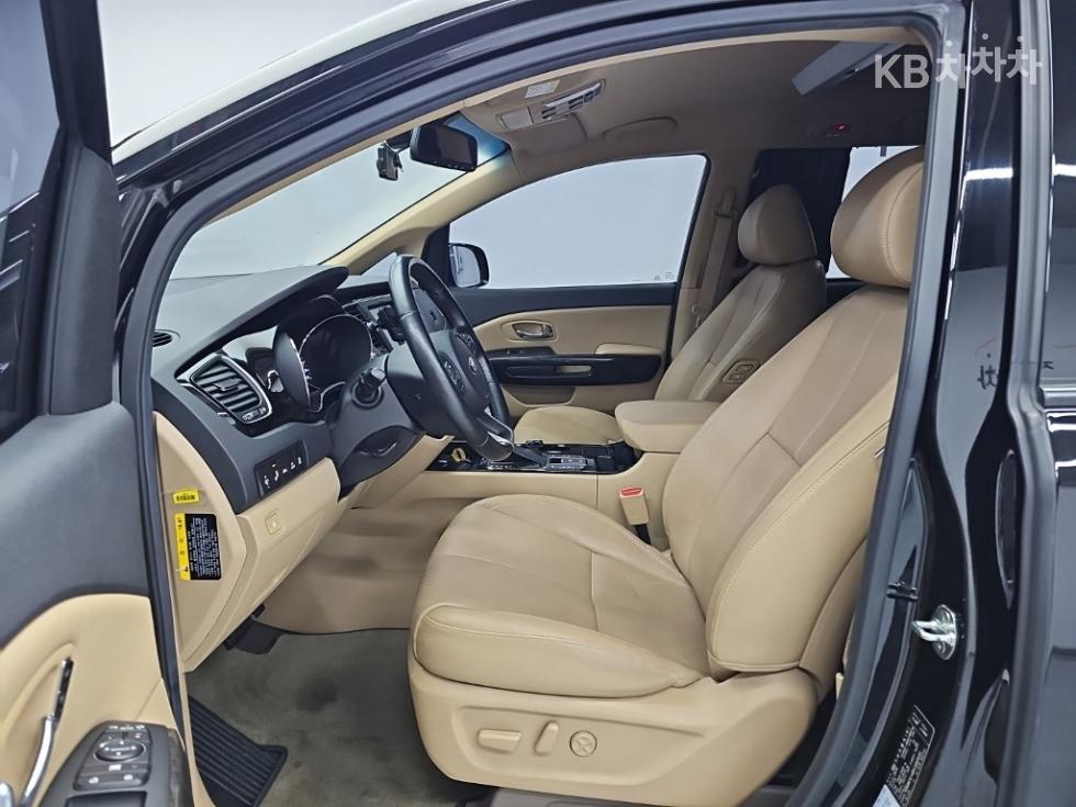 Kia Carnival — miniaturë 11