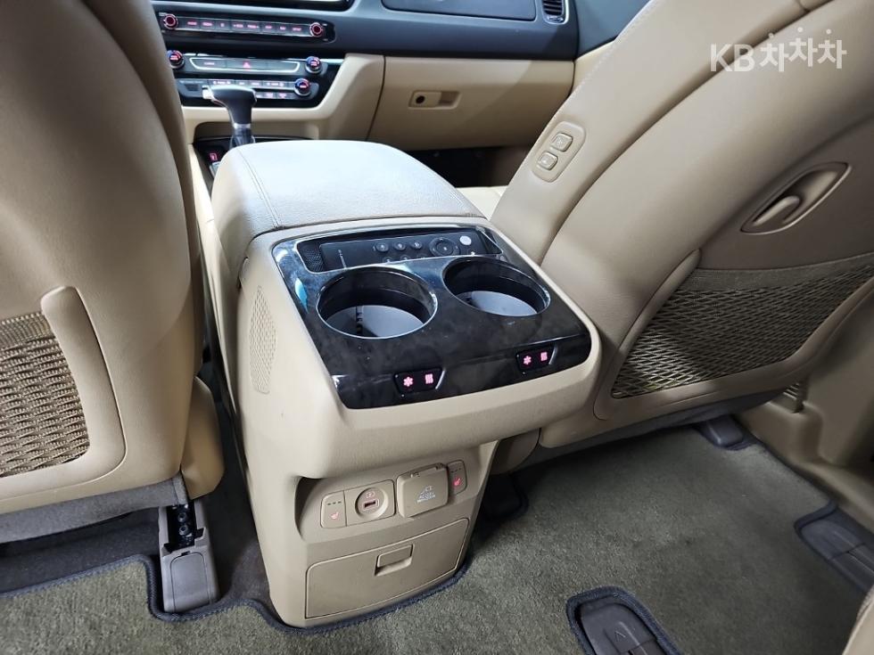 Kia Carnival — miniaturë 13
