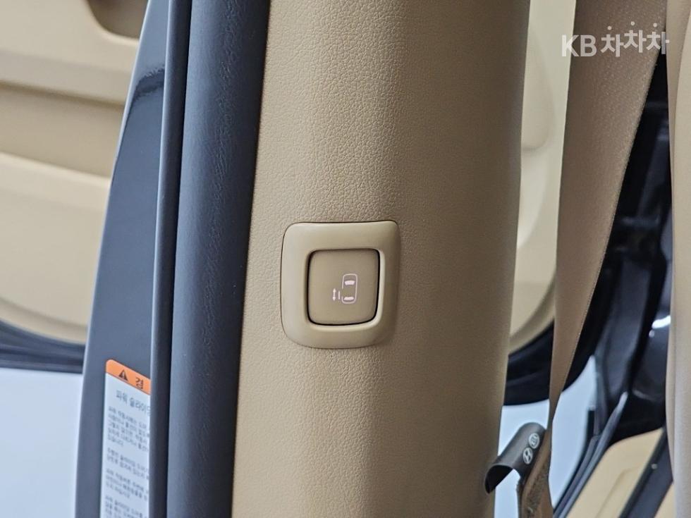Kia Carnival — miniaturë 16