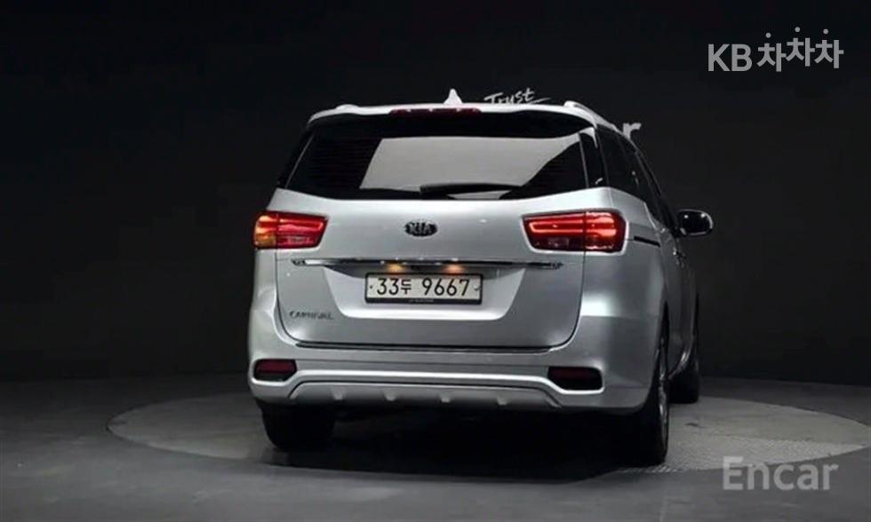 Kia Carnival — miniaturë 4