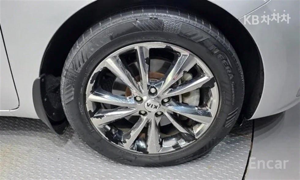 Kia Carnival — miniaturë 5
