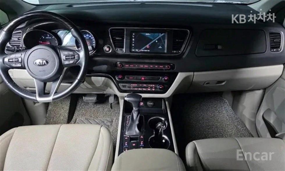 Kia Carnival — miniaturë 7