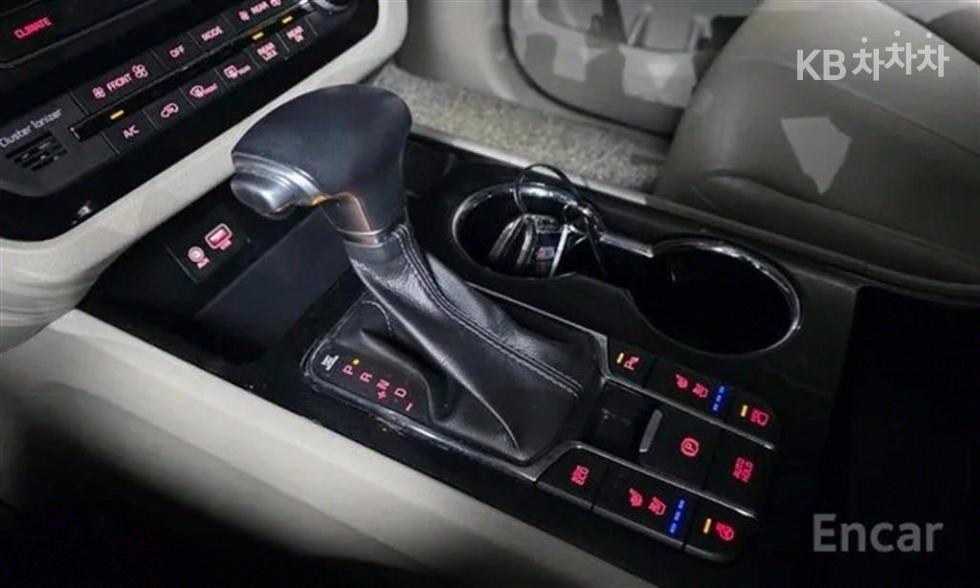 Kia Carnival — miniaturë 9