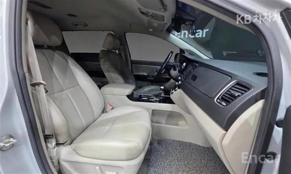 Kia Carnival — miniaturë 10