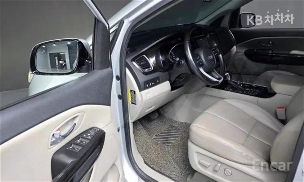 Kia Carnival — miniaturë 11