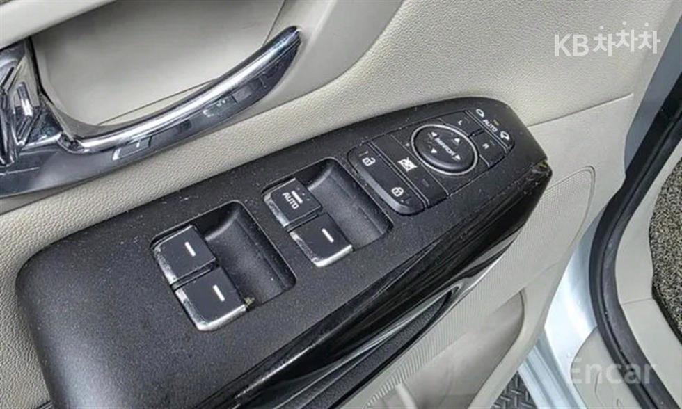Kia Carnival — miniaturë 12